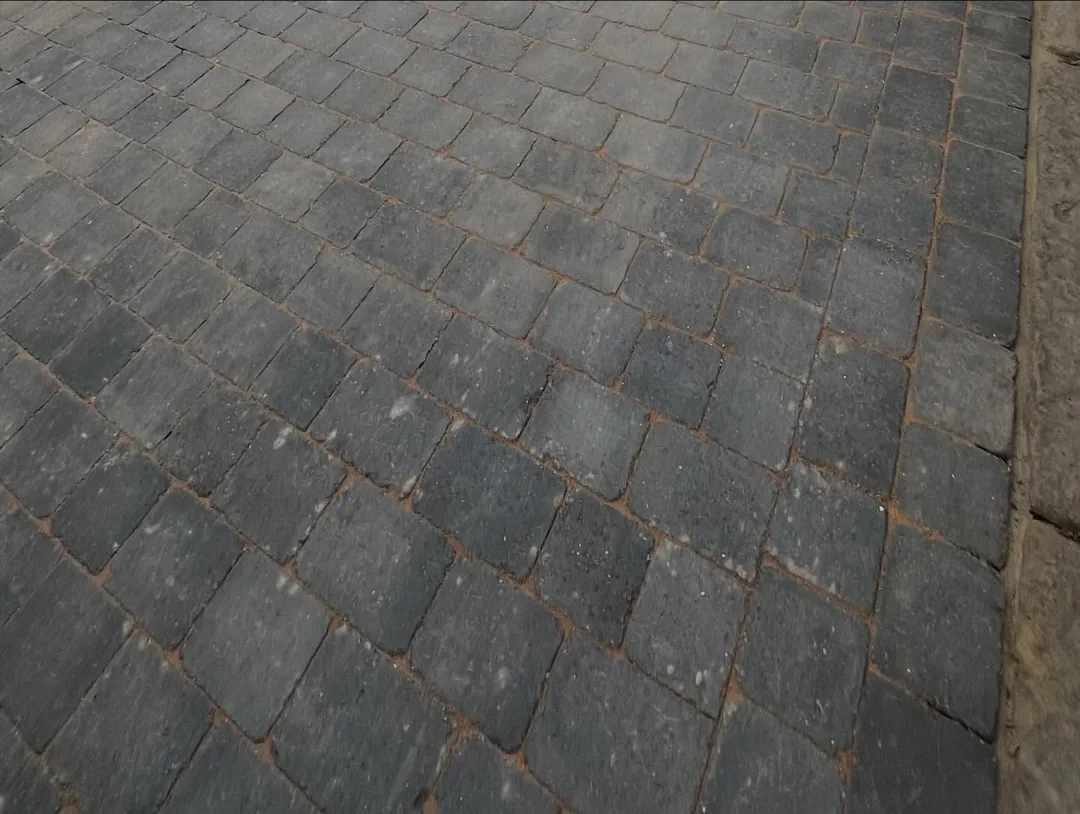Sorrento, Marshalls block paving